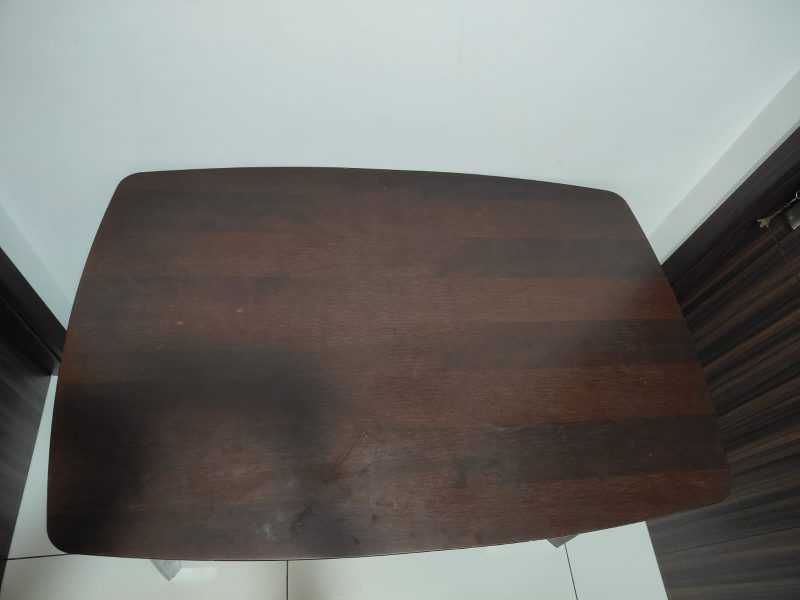 Title : Elegant 4-Seater Dining Table with 4 Chairs – Excellent Condition
